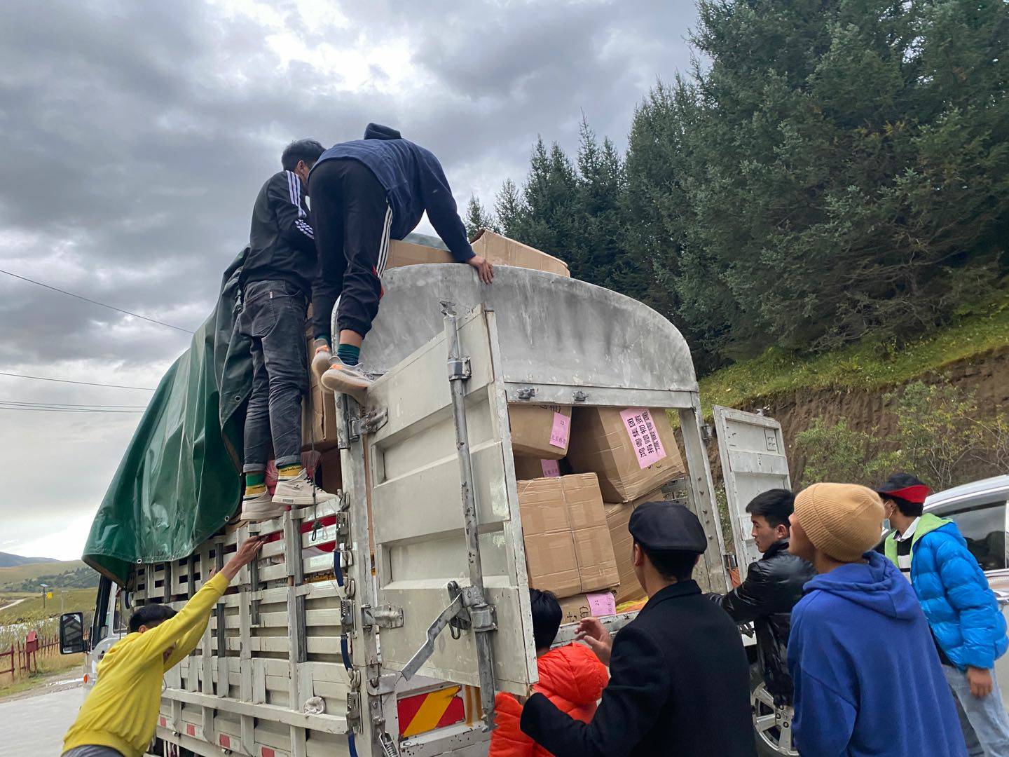 华体会app登录入口-华体会(中国)公益回顾丨家国同欢月同圆 温暖满载甘孜州(图5)